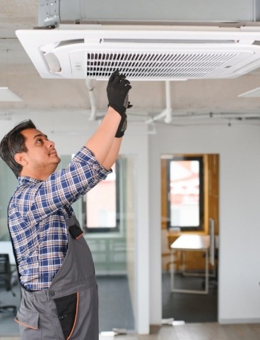 AC Service work in Dubai
